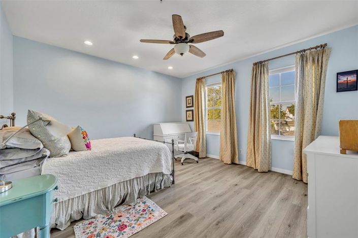 Image No.20-2 Bed Townhouse for sale