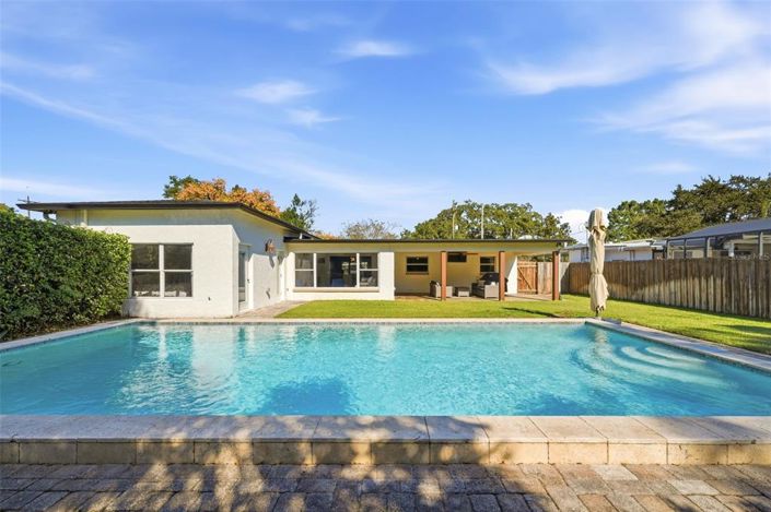 Image No.2-4 Bed House for sale