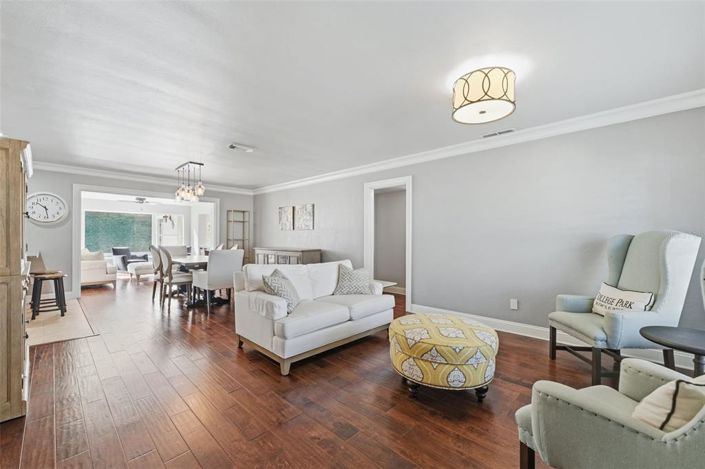 Image No.3-4 Bed House for sale