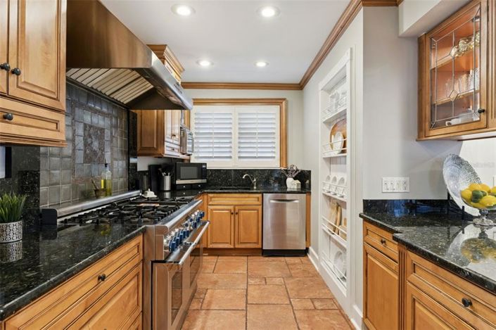 Image No.18-4 Bed House for sale