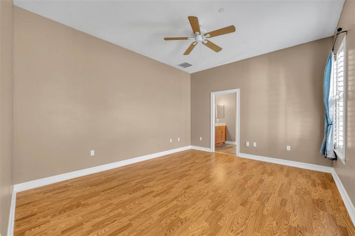 Image No.32-4 Bed Townhouse for sale