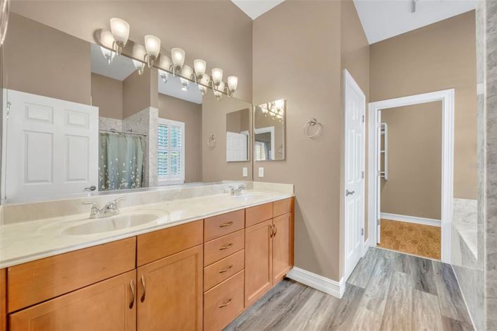 Image No.34-4 Bed Townhouse for sale