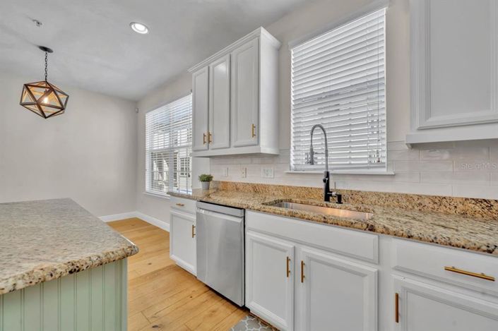 Image No.11-3 Bed Townhouse for sale