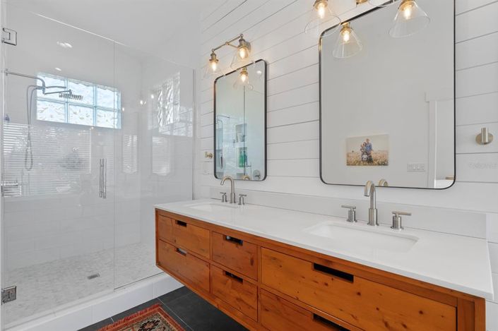 Image No.17-3 Bed House for sale