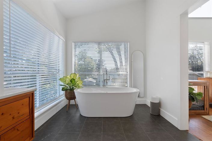 Image No.18-3 Bed House for sale