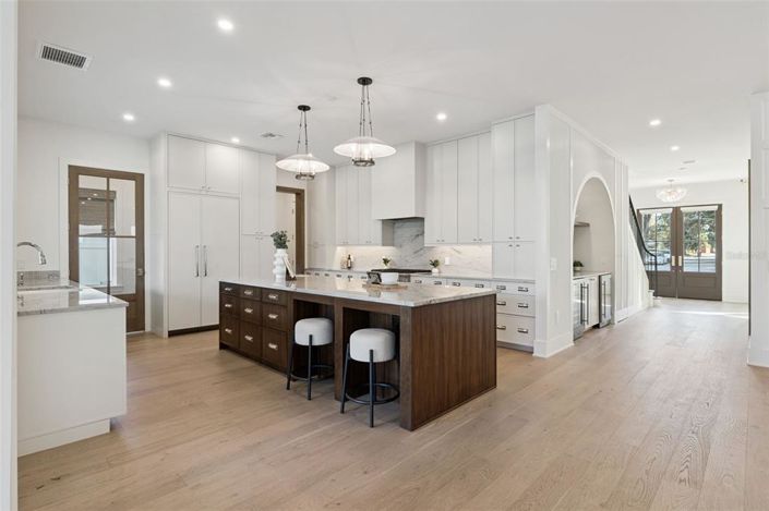 Image No.16-5 Bed House for sale