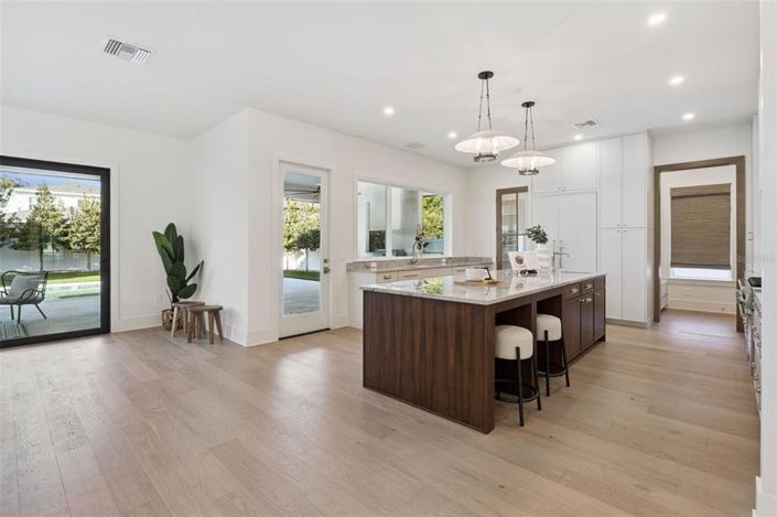 Image No.17-5 Bed House for sale