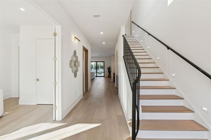 Image No.3-5 Bed House for sale