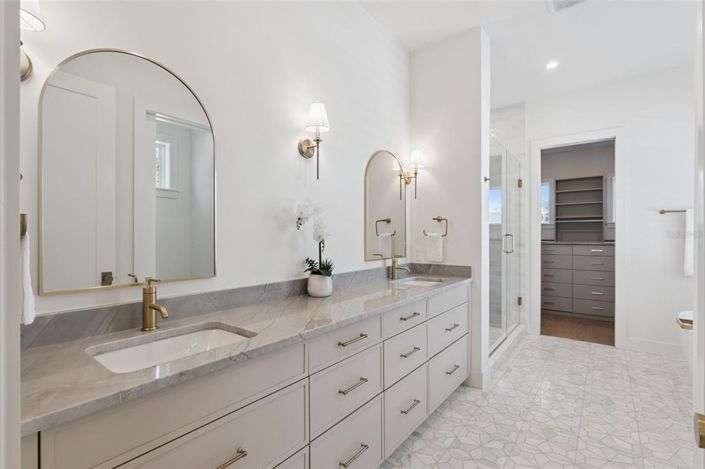 Image No.32-5 Bed House for sale