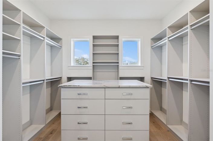 Image No.36-5 Bed House for sale