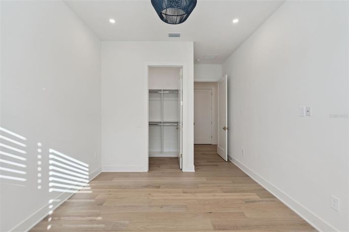 Image No.42-5 Bed House for sale