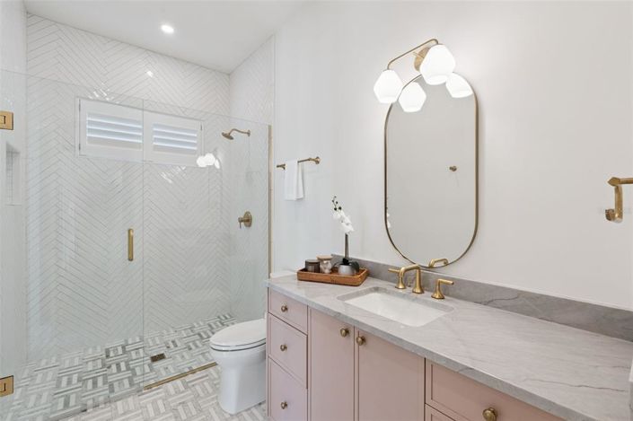 Image No.8-5 Bed House for sale