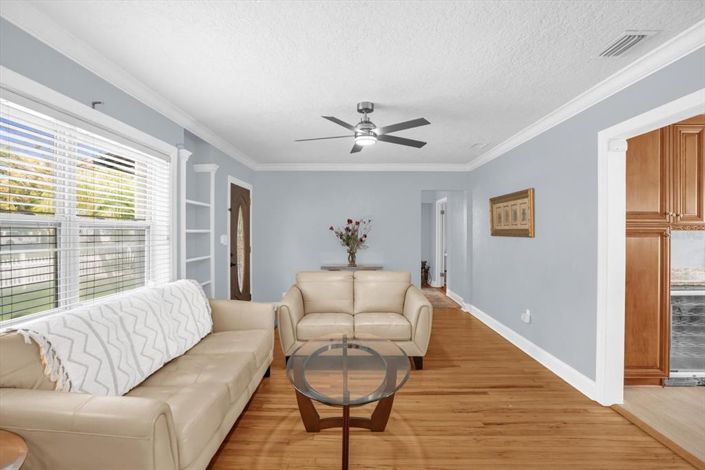 Image No.8-3 Bed House for sale