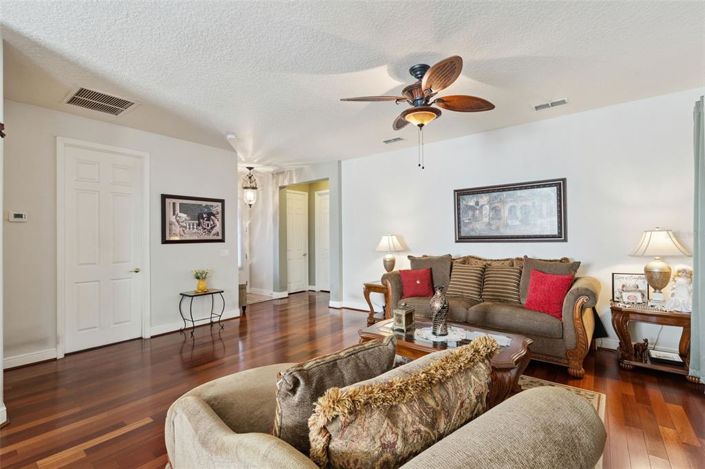 Image No.5-2 Bed House for sale