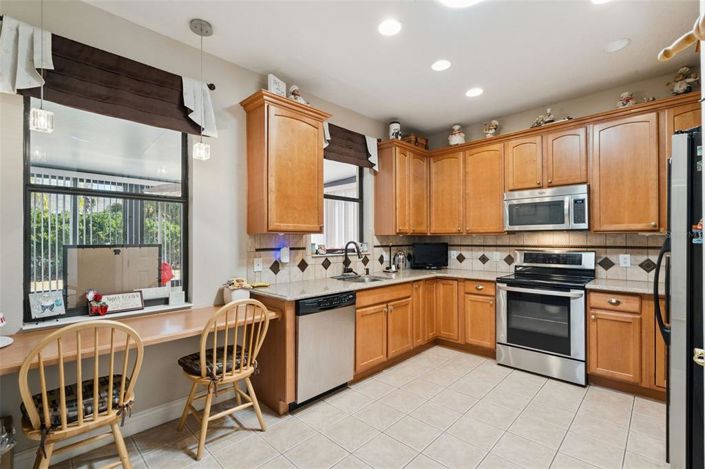 Image No.9-2 Bed House for sale