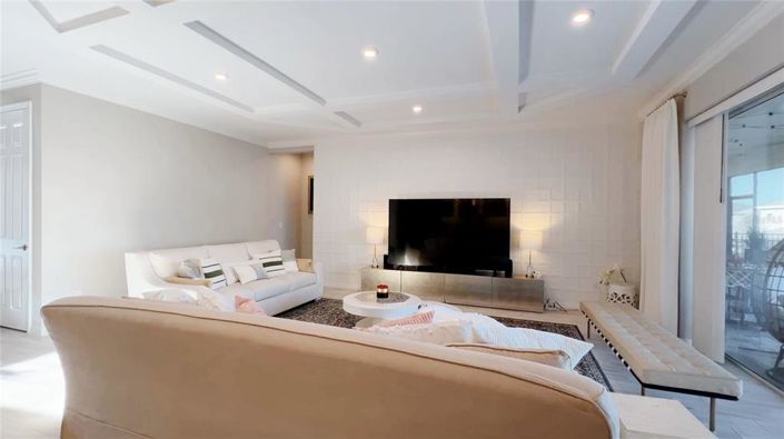 Image No.6-5 Bed House for sale