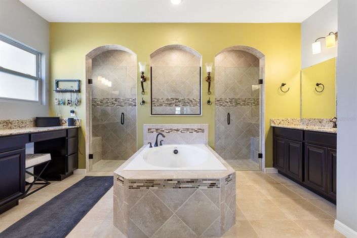 Image No.23-4 Bed House for sale