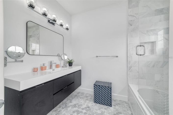 Image No.33-5 Bed House for sale