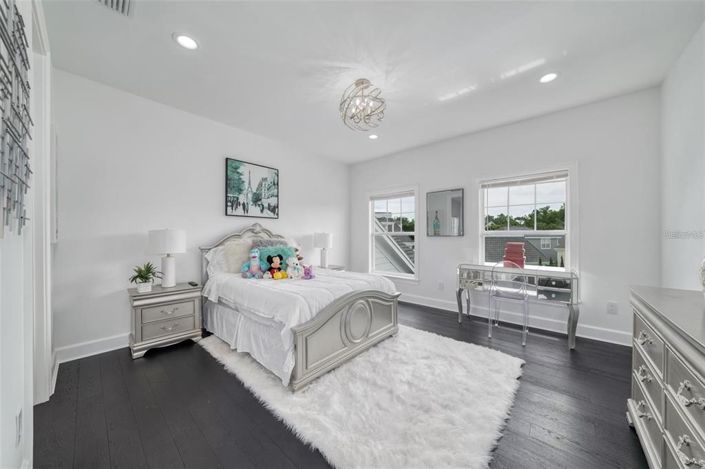 Image No.36-5 Bed House for sale