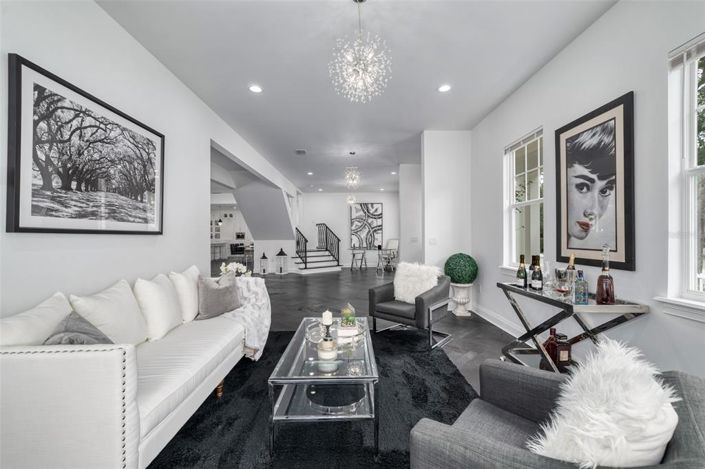 Image No.9-5 Bed House for sale