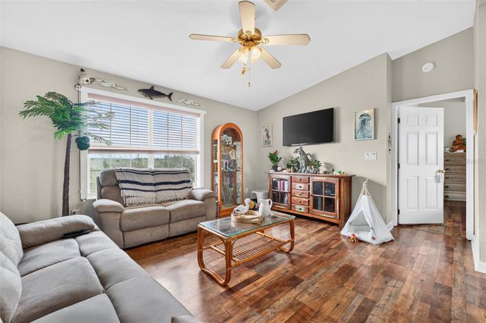 Image No.4-4 Bed House for sale