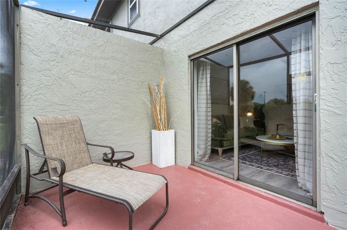 Image No.28-2 Bed Townhouse for sale