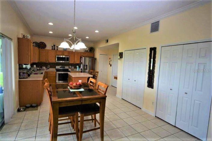 Image No.8-5 Bed House for sale