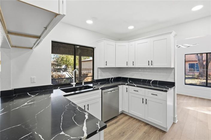 Image No.11-4 Bed House for sale