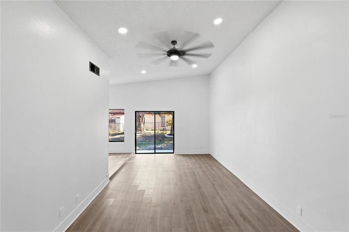 Image No.20-4 Bed House for sale