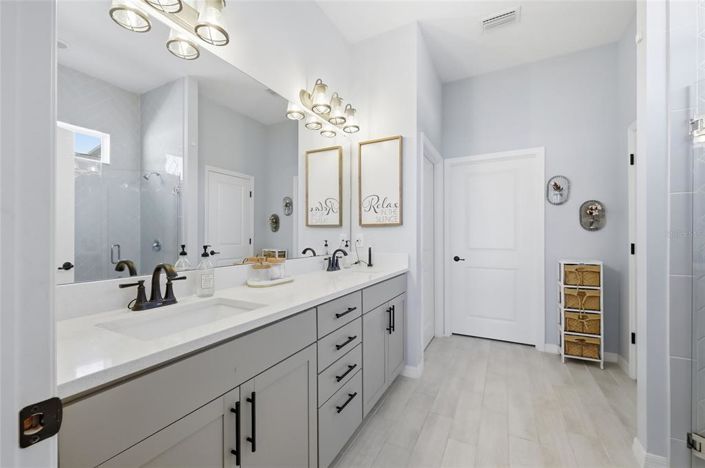 Image No.25-5 Bed House for sale