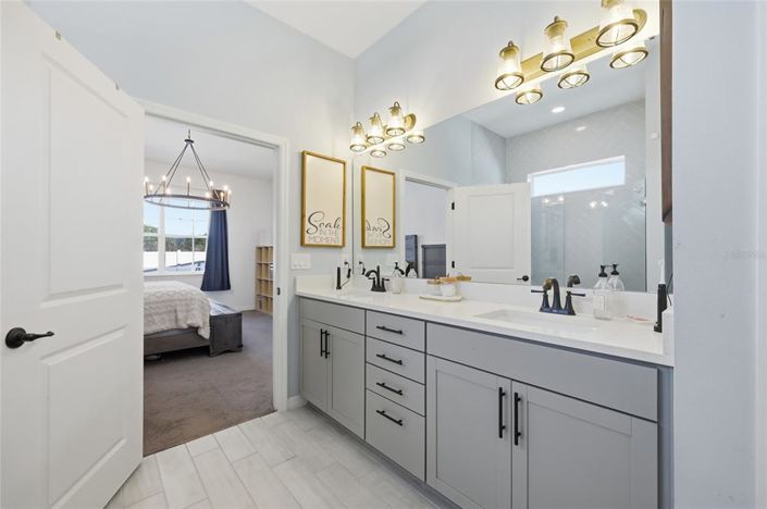 Image No.26-5 Bed House for sale