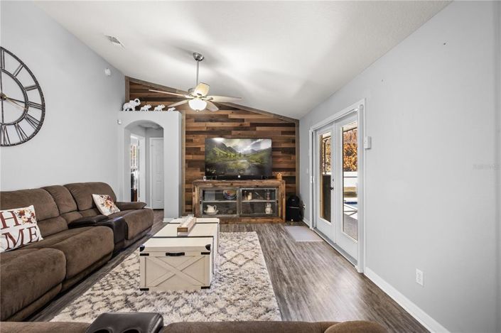 Image No.13-4 Bed House for sale