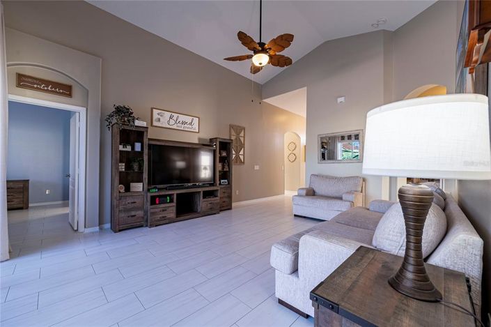 Image No.19-4 Bed House for sale