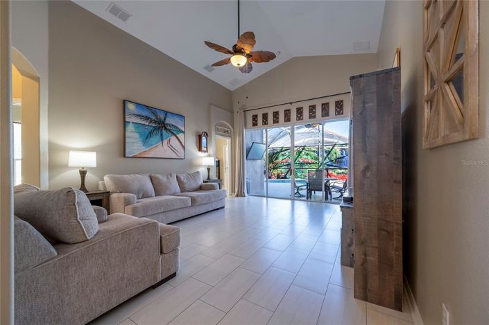 Image No.21-4 Bed House for sale