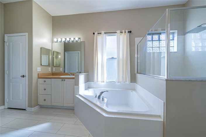 Image No.26-4 Bed House for sale