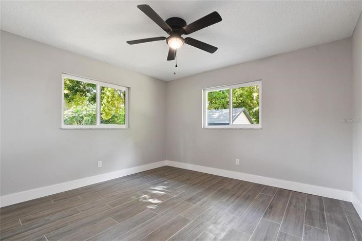 Image No.15-4 Bed House for sale