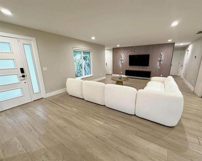 Image No.5-4 Bed House for sale