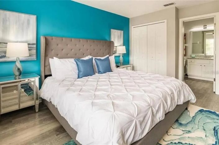 Image No.18-6 Bed House for sale