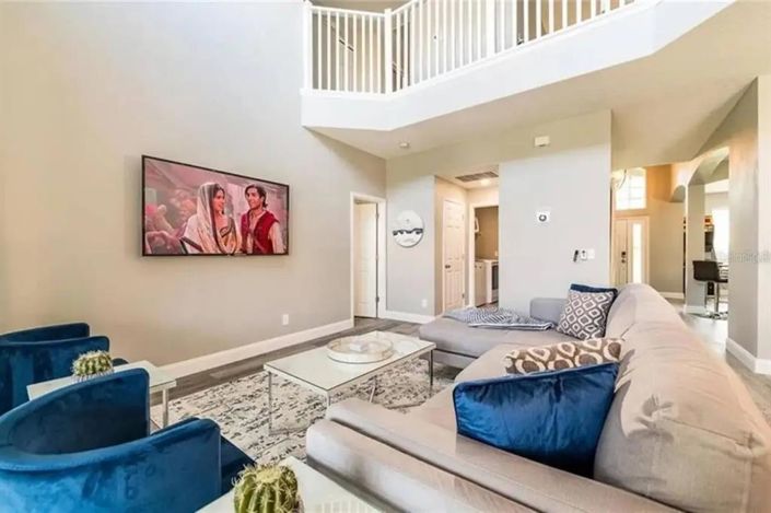 Image No.8-6 Bed House for sale