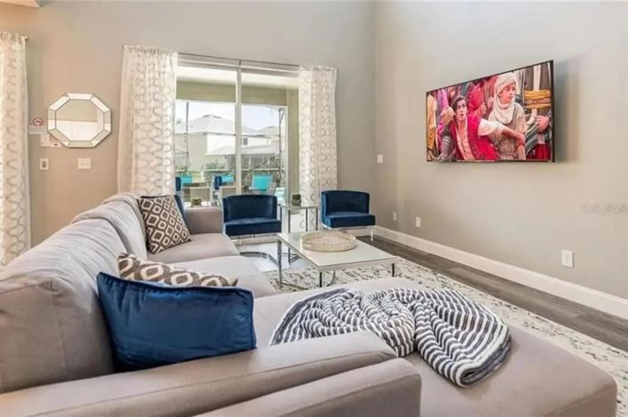 Image No.9-6 Bed House for sale