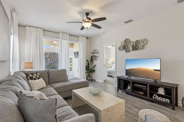 Image No.33-2 Bed Townhouse for sale