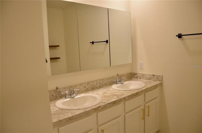 Image No.15-3 Bed House for sale