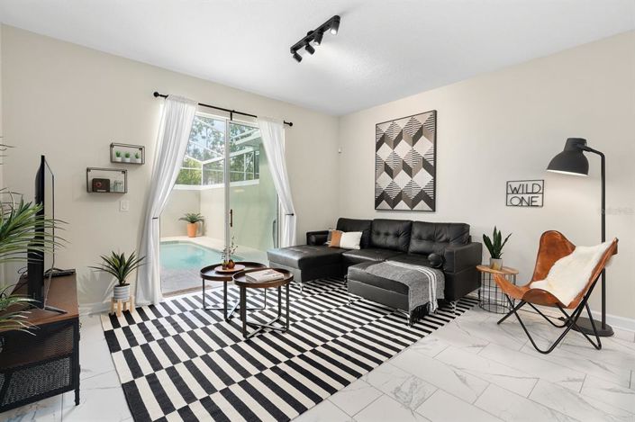 Image No.10-4 Bed Townhouse for sale