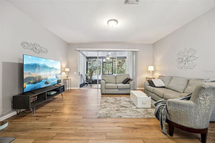 Image No.11-3 Bed Townhouse for sale