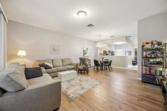 Image No.14-3 Bed Townhouse for sale