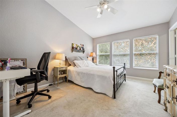 Image No.19-3 Bed Townhouse for sale