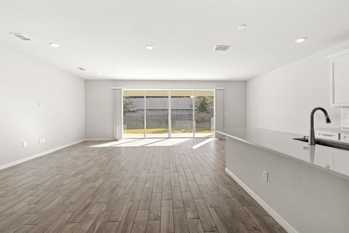 Image No.28-4 Bed House for sale