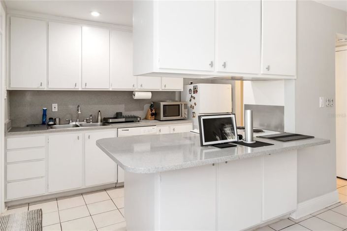 Image No.10-3 Bed House for sale