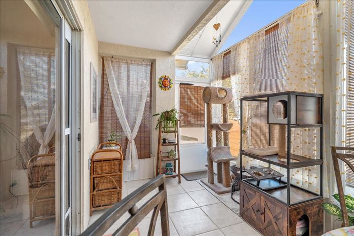 Image No.20-2 Bed Townhouse for sale