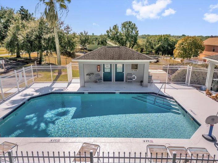 Image No.23-2 Bed Townhouse for sale